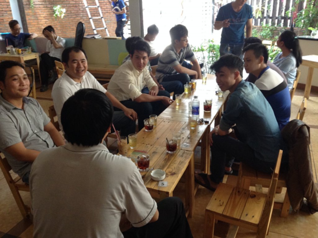 Ảnh kỷ niệm nhóm Dynamic Revit cafe với thầy