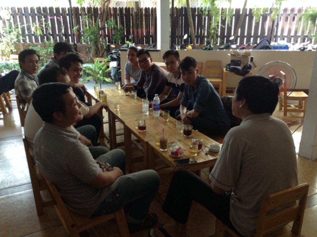 Ảnh kỷ niệm nhóm Dynamic Revit cafe với thầy