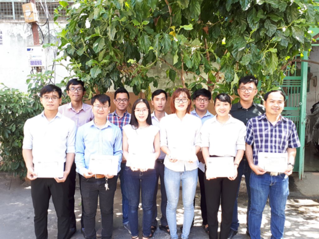 Ảnh phát Giấy chứng nhận cuối khóa học Revit tháng 10 năm 2018