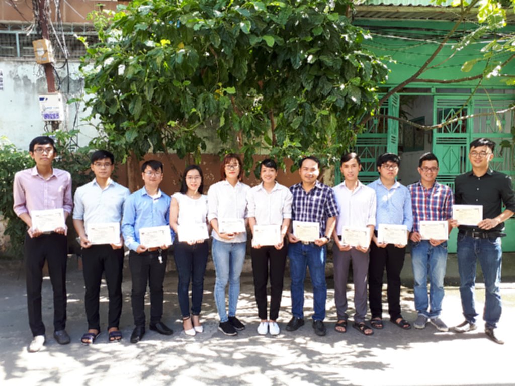 Ảnh phát Giấy chứng nhận cuối khóa học Revit tháng 10 năm 2018