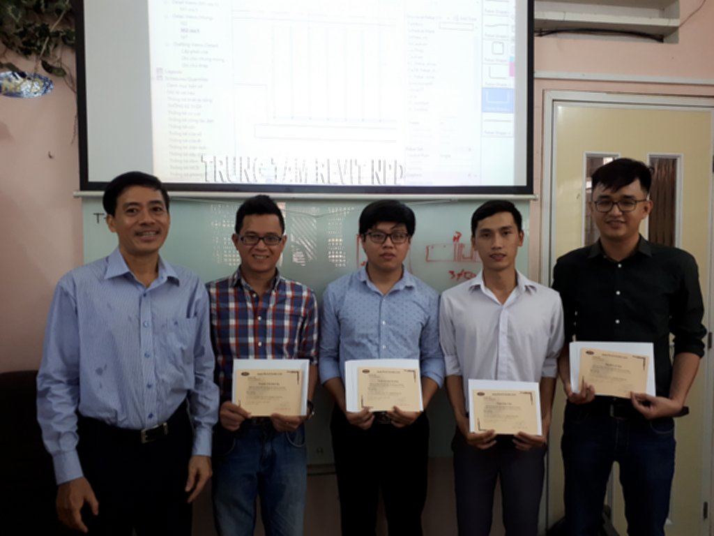 Ảnh phát Giấy chứng nhận cuối khóa học Revit tháng 10 năm 2018