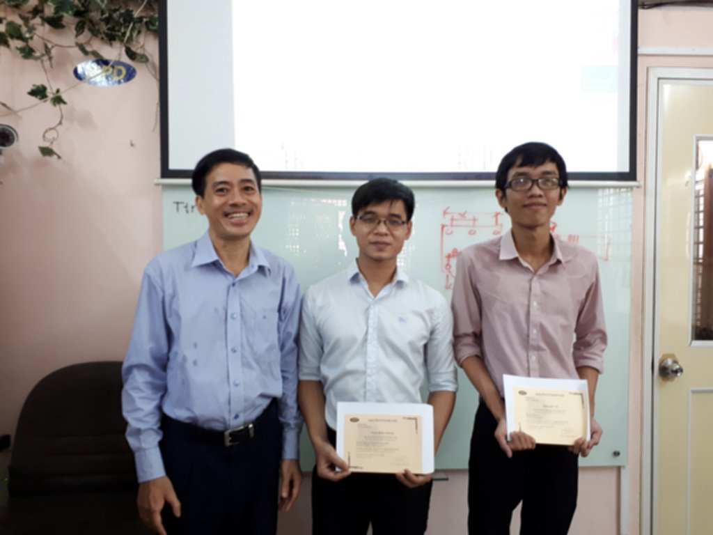 Ảnh phát Giấy chứng nhận cuối khóa học Revit tháng 10 năm 2018