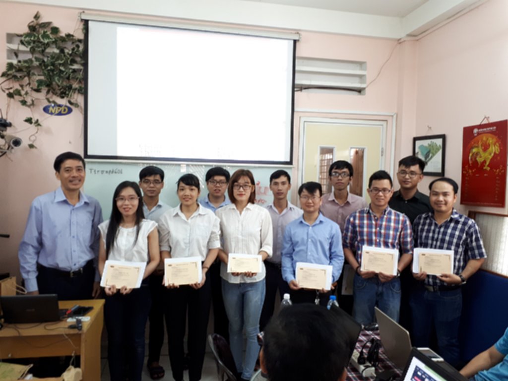 Ảnh phát Giấy chứng nhận cuối khóa học Revit tháng 10 năm 2018
