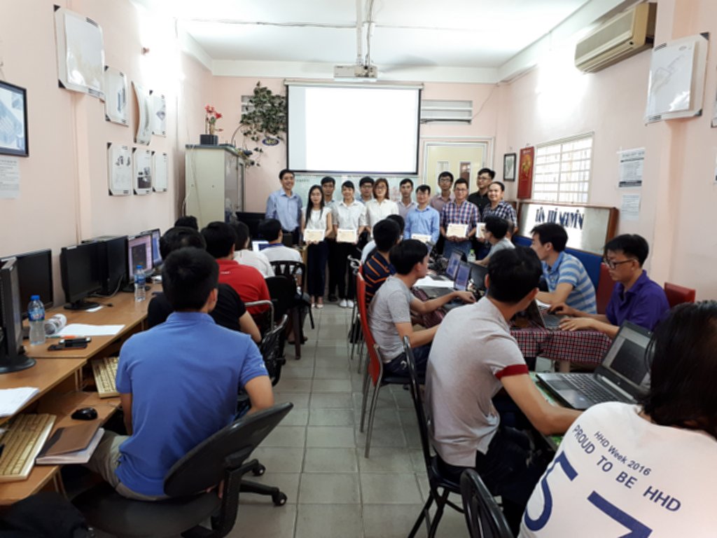 Ảnh phát Giấy chứng nhận cuối khóa học Revit tháng 10 năm 2018