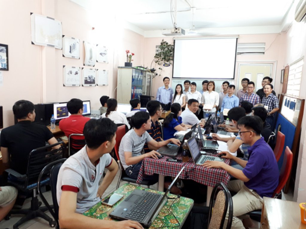 Ảnh phát Giấy chứng nhận cuối khóa học Revit tháng 10 năm 2018