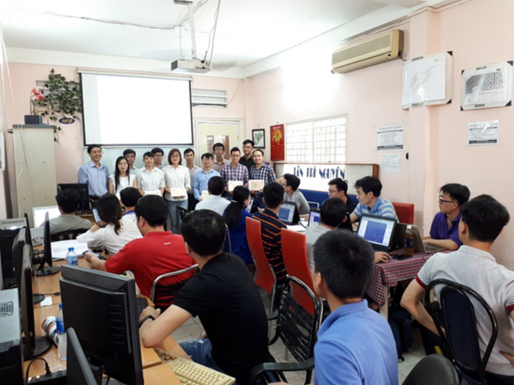 Ảnh phát Giấy chứng nhận cuối khóa học Revit tháng 10 năm 2018