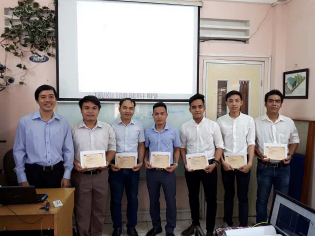 Ảnh phát Giấy chứng nhận cuối khóa học Revit tháng 8 năm 2018