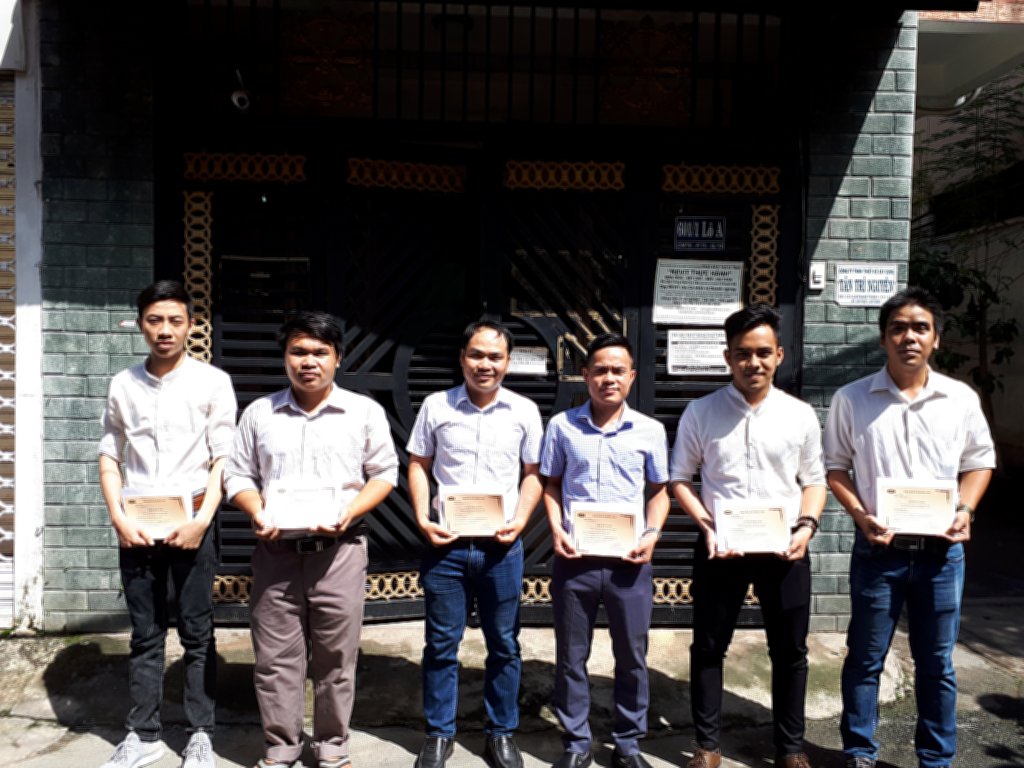Ảnh phát Giấy chứng nhận cuối khóa học Revit tháng 8 năm 2018
