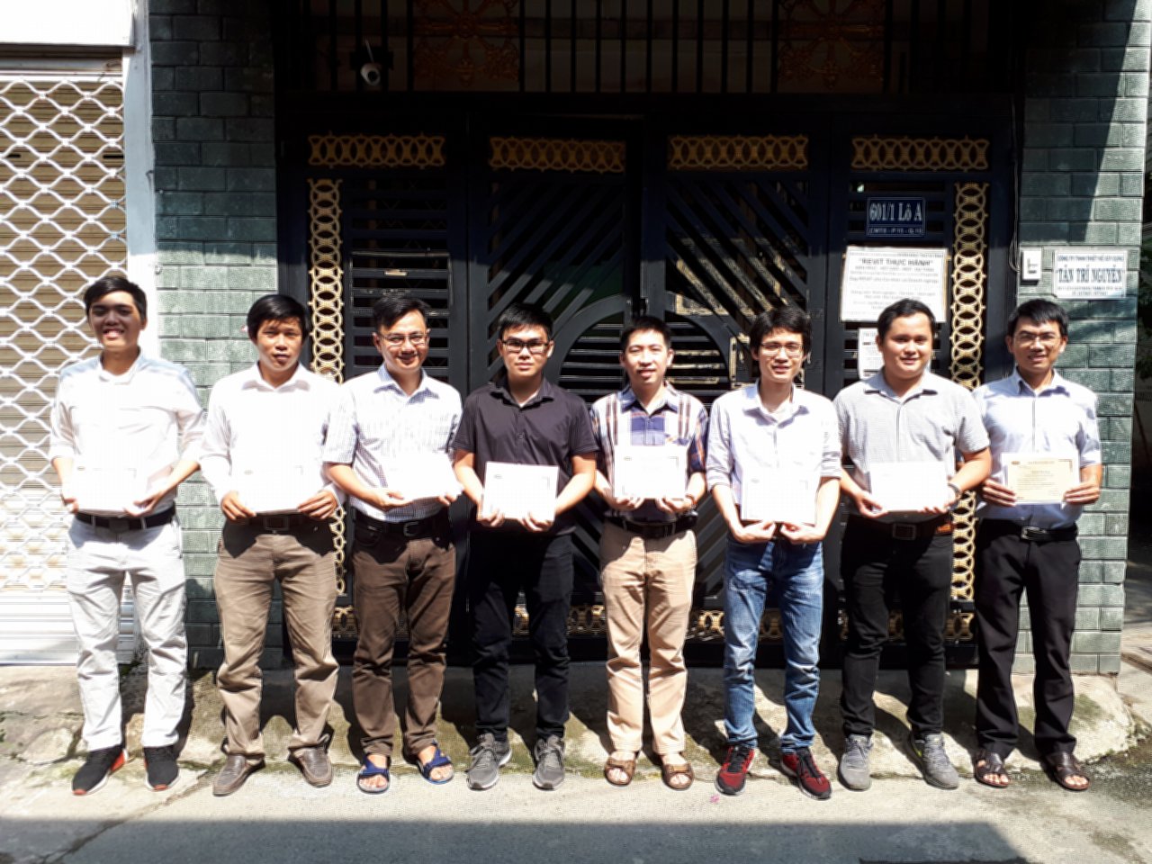 Ảnh phát Giấy chứng nhận cuối khóa học Revit tháng 9 năm 2018