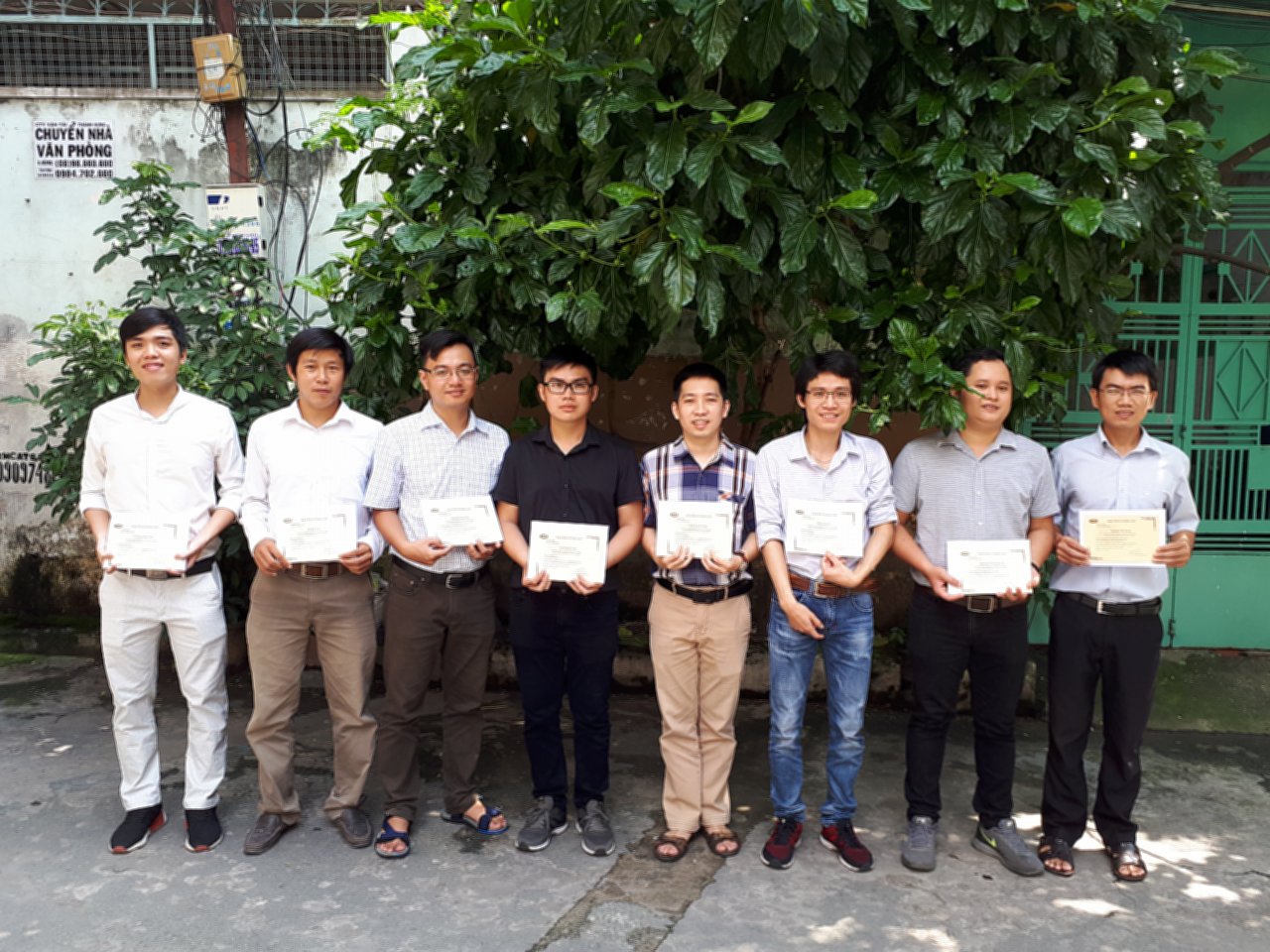 Ảnh phát Giấy chứng nhận cuối khóa học Revit tháng 9 năm 2018