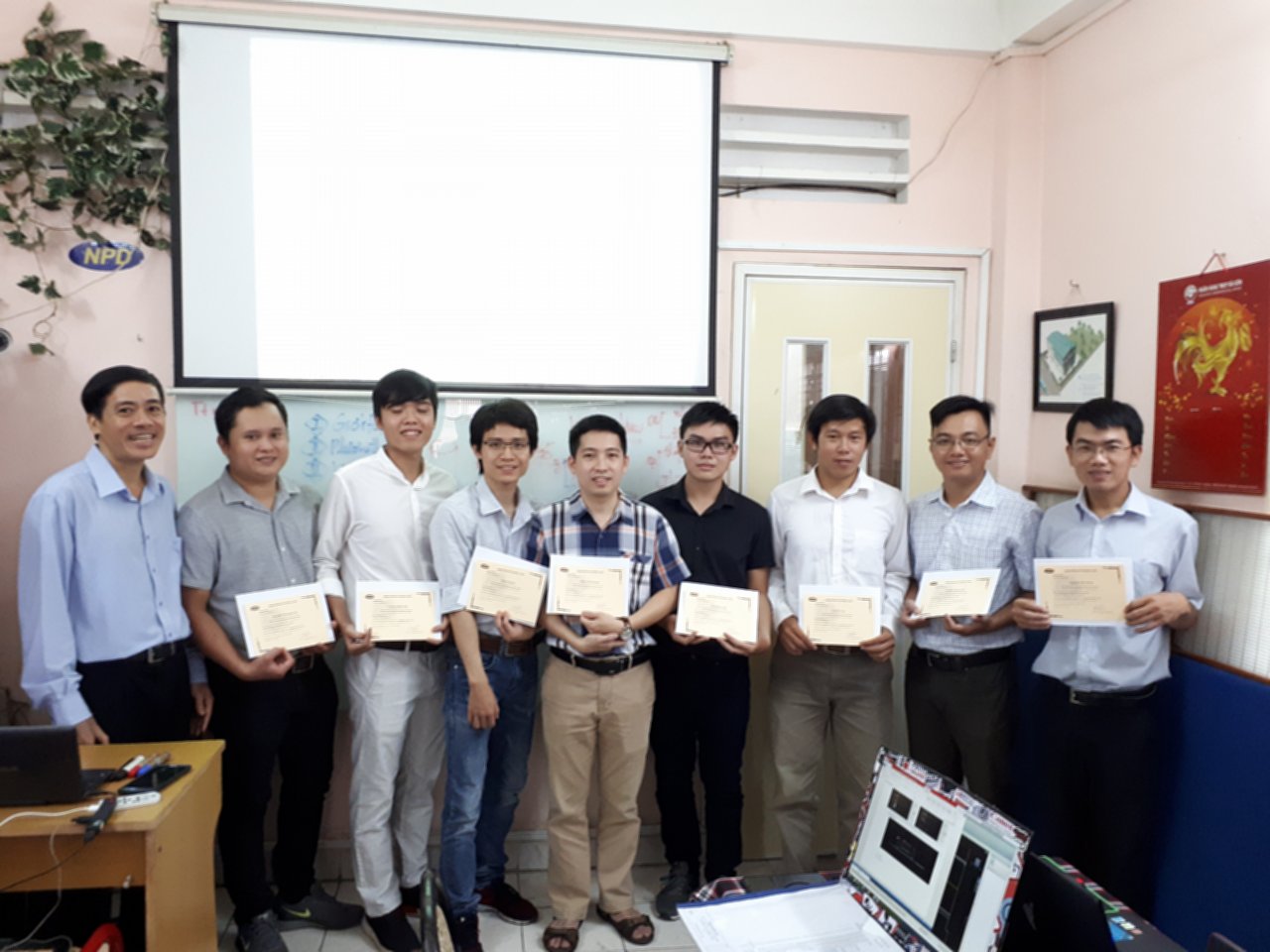 Ảnh phát Giấy chứng nhận cuối khóa học Revit tháng 9 năm 2018